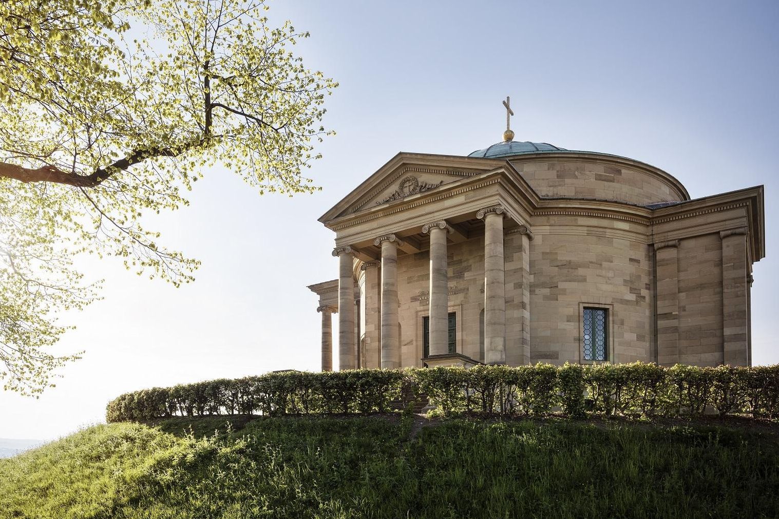 Grabkapelle auf dem Württemberg, Grabkapelle im Frühling