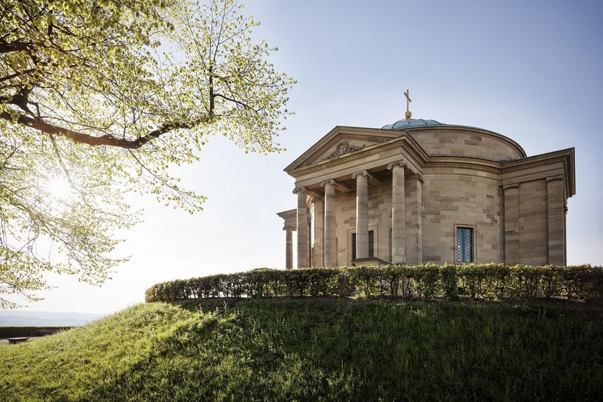 Grabkapelle auf dem Württemberg, Grabkapelle im Frühling