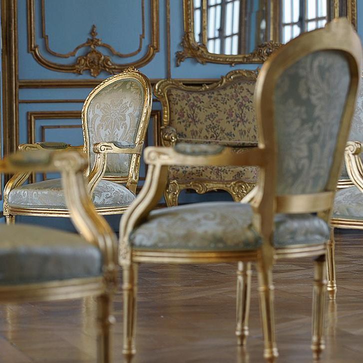 Stühle in Schloss Solitude