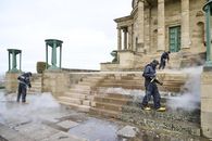 Foto: Staatliche Schlösser und Gärten Baden-Württemberg, Peter Oppenländer Grabkapelle auf dem Württemberg, Treppenreinigung