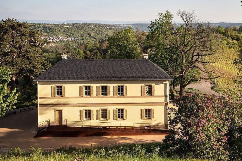 Grabkapelle auf dem Württemberg, Priesterhaus