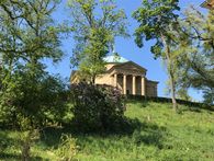 Foto: Staatliche Schlösser und Gärten Baden-Württemberg, Petra Schaffrodt Grabkapelle auf dem Württemberg, Außenaufnahme